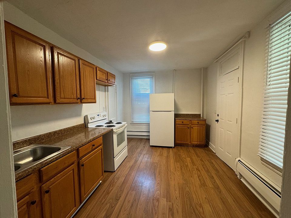 1st image of 212 N Railroad St APT 2