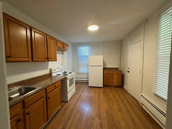 212 N Railroad St APT 2, Palmyra, PA 17078