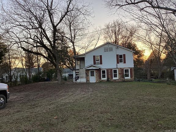 2nd image of 828 E Main St