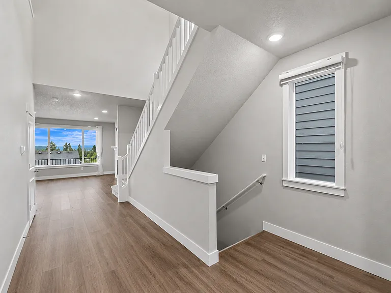 17555 SW Sunview Ln — Photo 2