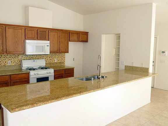 5th image of 22491 Parkmead Dr