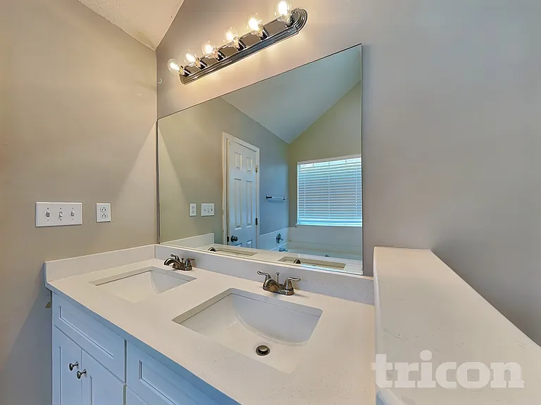 1264 W Briar Ridge Ct — Photo 9