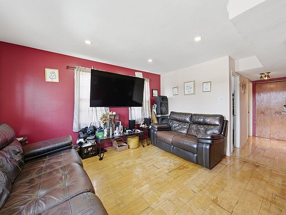 4th image of 7420 W 64th Pl
