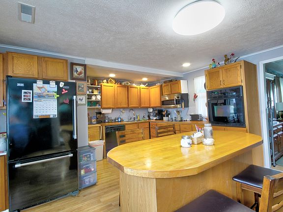 5th image of 242 W Iroquois St