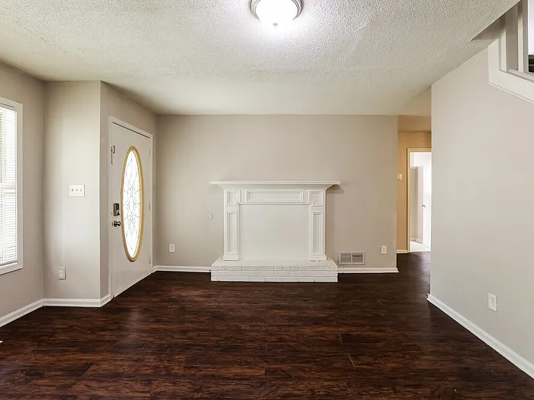 221 Clydesdale Ln SE — Photo 6