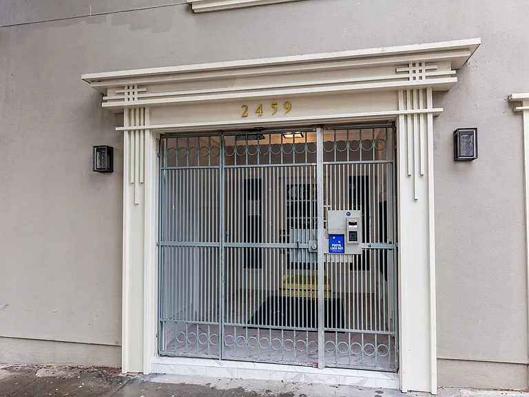 2459 Larkin — Photo 3