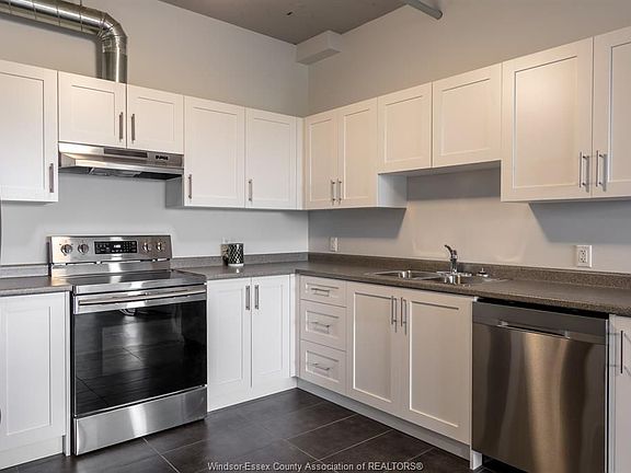 3rd image of 2109 Ottawa St #204