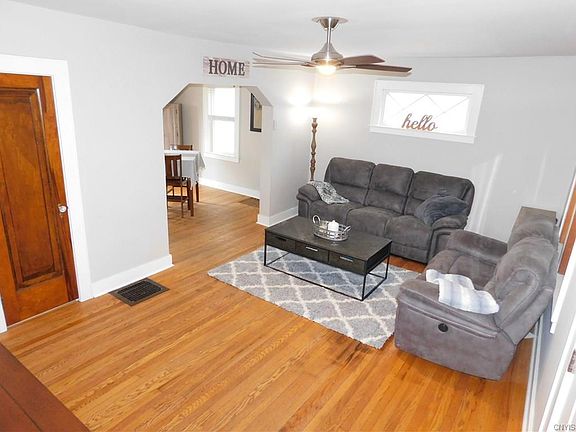 5th image of 107 Hillside St