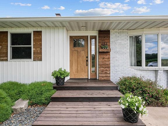2nd image of 484 Oakwood Cir