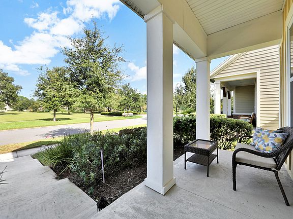 3rd image of 139 Southern Oak Dr
