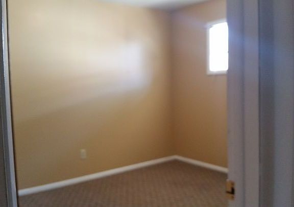 4th image of 2225 Alderson Ave