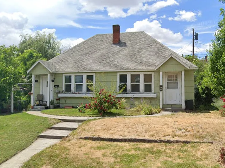 609 NW 8th St — Photo 1