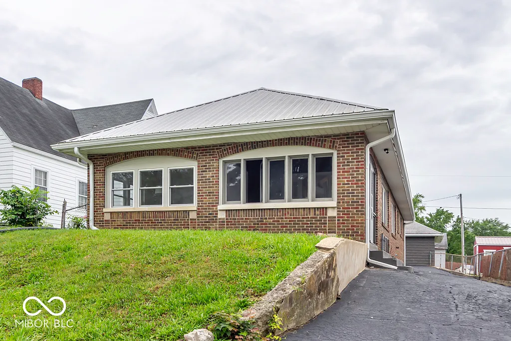 408 N Walnut St photo 1