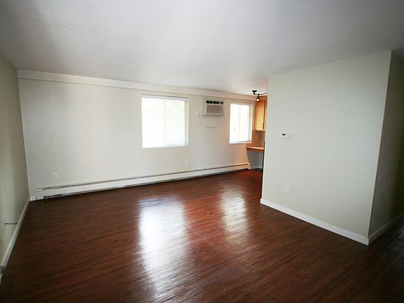 4th image of 172 S Clarkson St APT 208