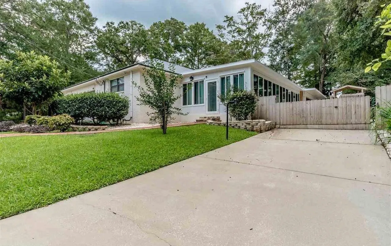 121 Spring Dr — Photo 4