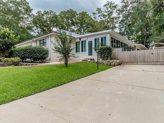 4th image of 121 Spring Dr