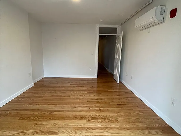 2527 Saint Paul St — Photo 12