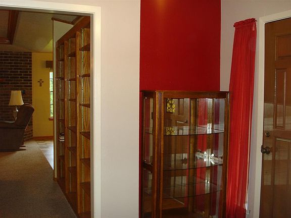 5th image of 145 Elm Dr