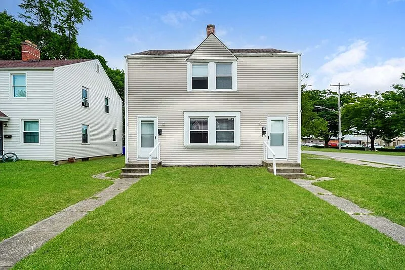 2 bed, 1.0 bath, $995 — Photo 1