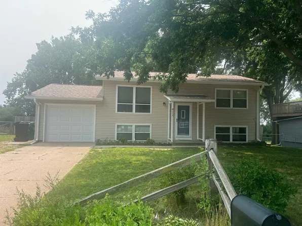 412 Broadmoor Dr, Norfolk, NE 68701