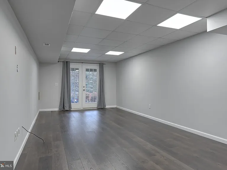 1127 Wicklow Ct — Photo 31