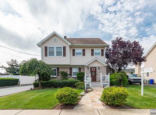 74 Weller Ter, Saddle Brook, NJ 07663