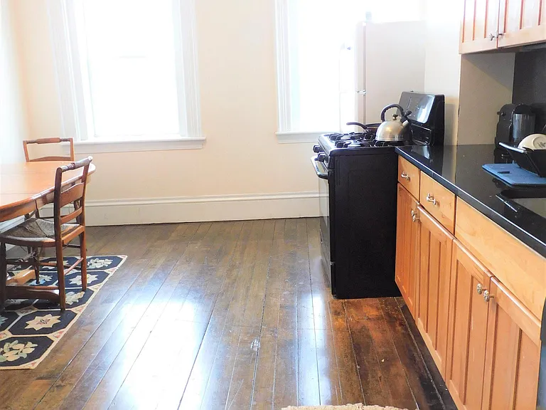 496 E Broadway #3 — Photo 10