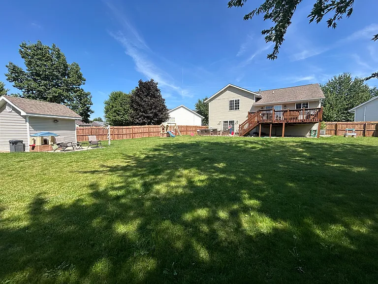 950 Augusta Cir — Photo 2