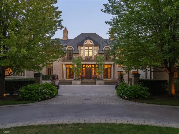 2054 Lakeshore Rd E, Oakville, ON L6J 1M3