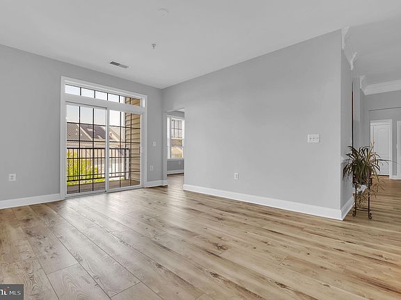 5th image of 503 King Farm Blvd APT 306
