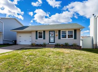 6050 Hillandale Rd, Davenport, IA 52806