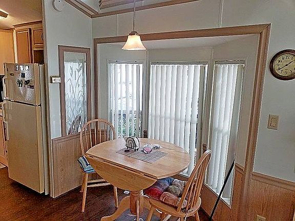 5th image of 807 Mansion Ln