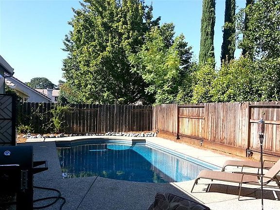 4th image of 217 Gainsborough Ct