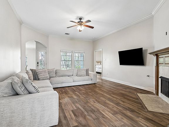 4th image of 104 Coquille Dr