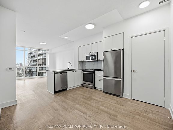 3rd image of 30 Roehampton Ave #1501