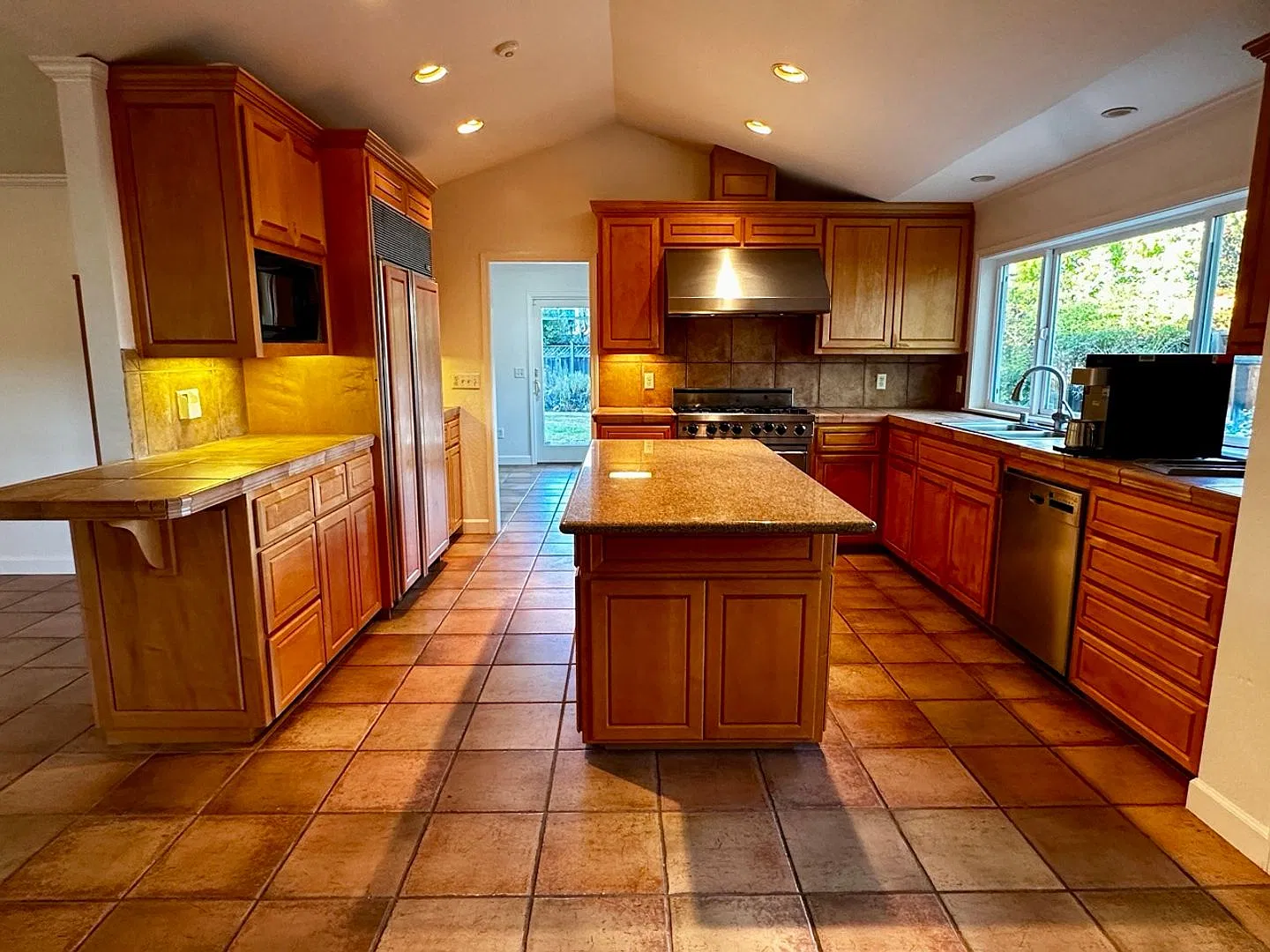 Beautifully updated and spacious 4 bedroom, 2.5 bathroom Single Family home with Saratoga Schools! — Photo 4