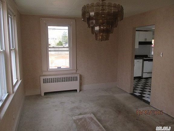 4th image of 76 W 11th St