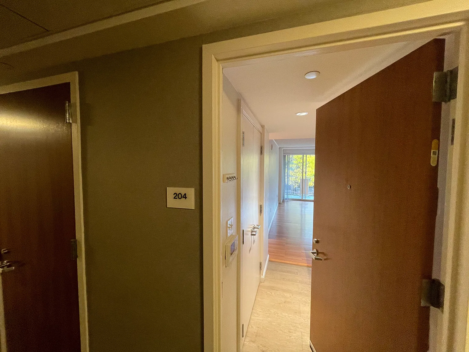 2 bed, 800 sqft, $3,750 — Photo 3