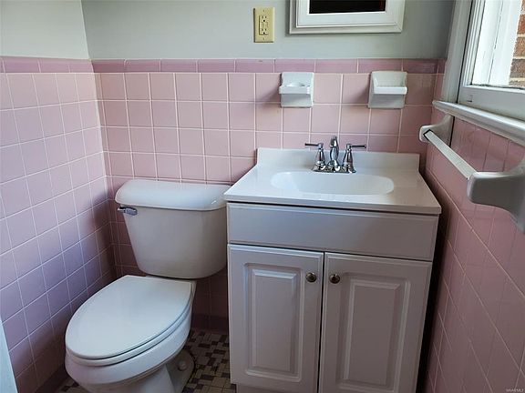 5th image of 325 Northwood Dr