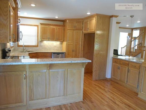 Gorgeous new granite and stone subway backsplash, new stainless steel appliances, and LOADS of beaut