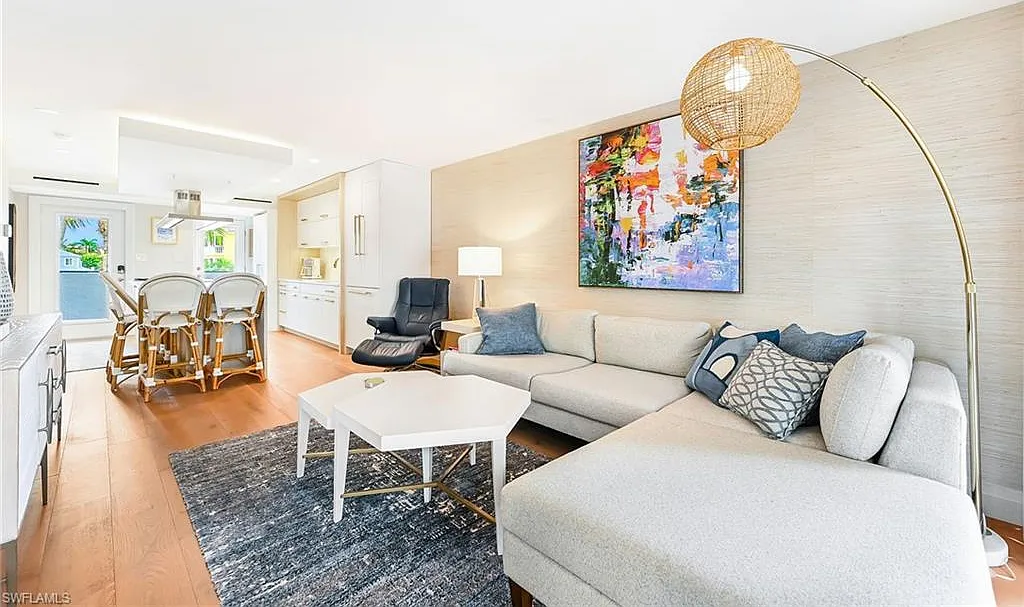 2 bed, 2.0 bath, 1000 sqft, $10,000 — Photo 3