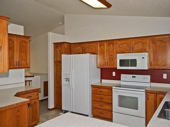 3rd image of 1175 6th Ave W