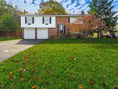 6632 Royal Pkwy N, Lockport, NY, 14094