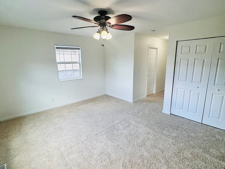61 Melrose Ct — Photo 34