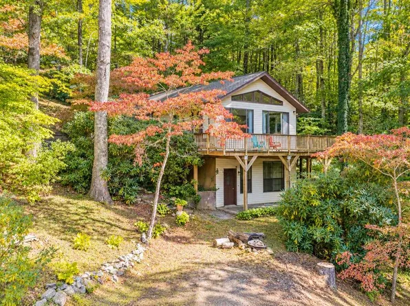 414 Bear Lake Cir, Whittier, NC 28789