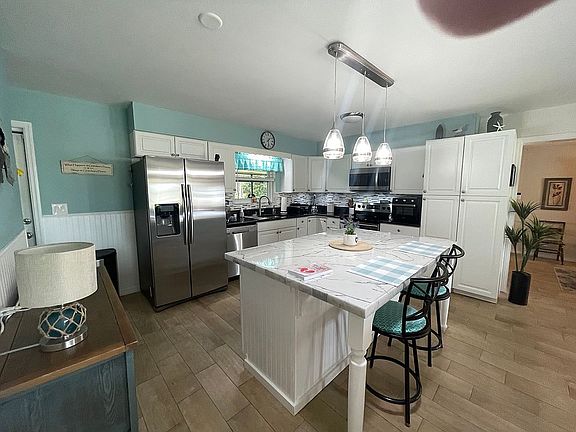 3rd image of 1101 Hacienda Dr