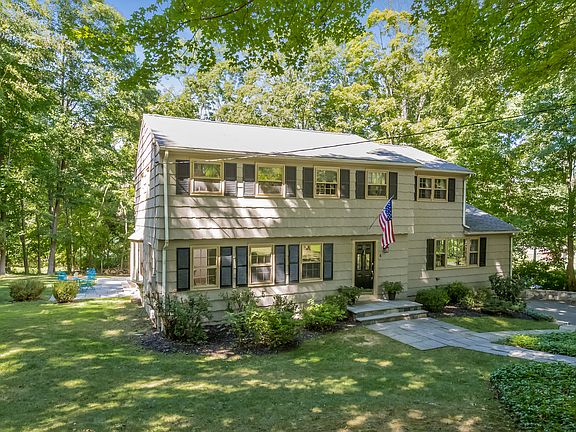 4 Wooster Heights Drive