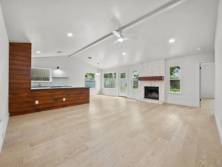 8708 Huebinger Pass — Photo 5
