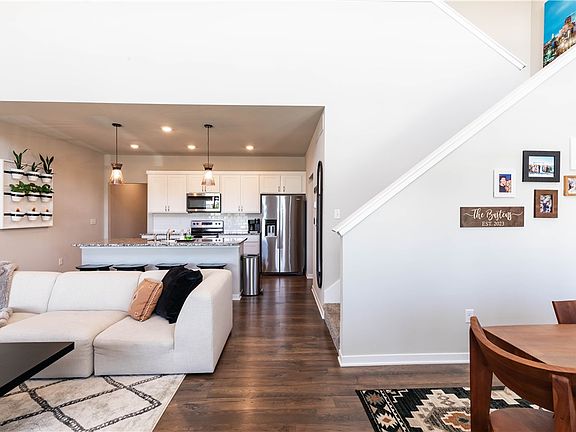 3rd image of 490 S Blue Stone Way