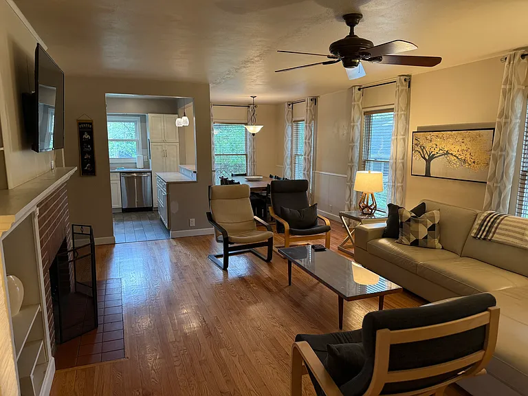 810 Elmwood Dr — Photo 4